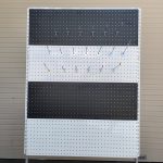 Tấm tôn đục lỗ gắn thanh ray treo phụ kiện đa năng