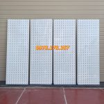 Tấm tôn đục lỗ gắn thanh ray treo phụ kiện đa năng