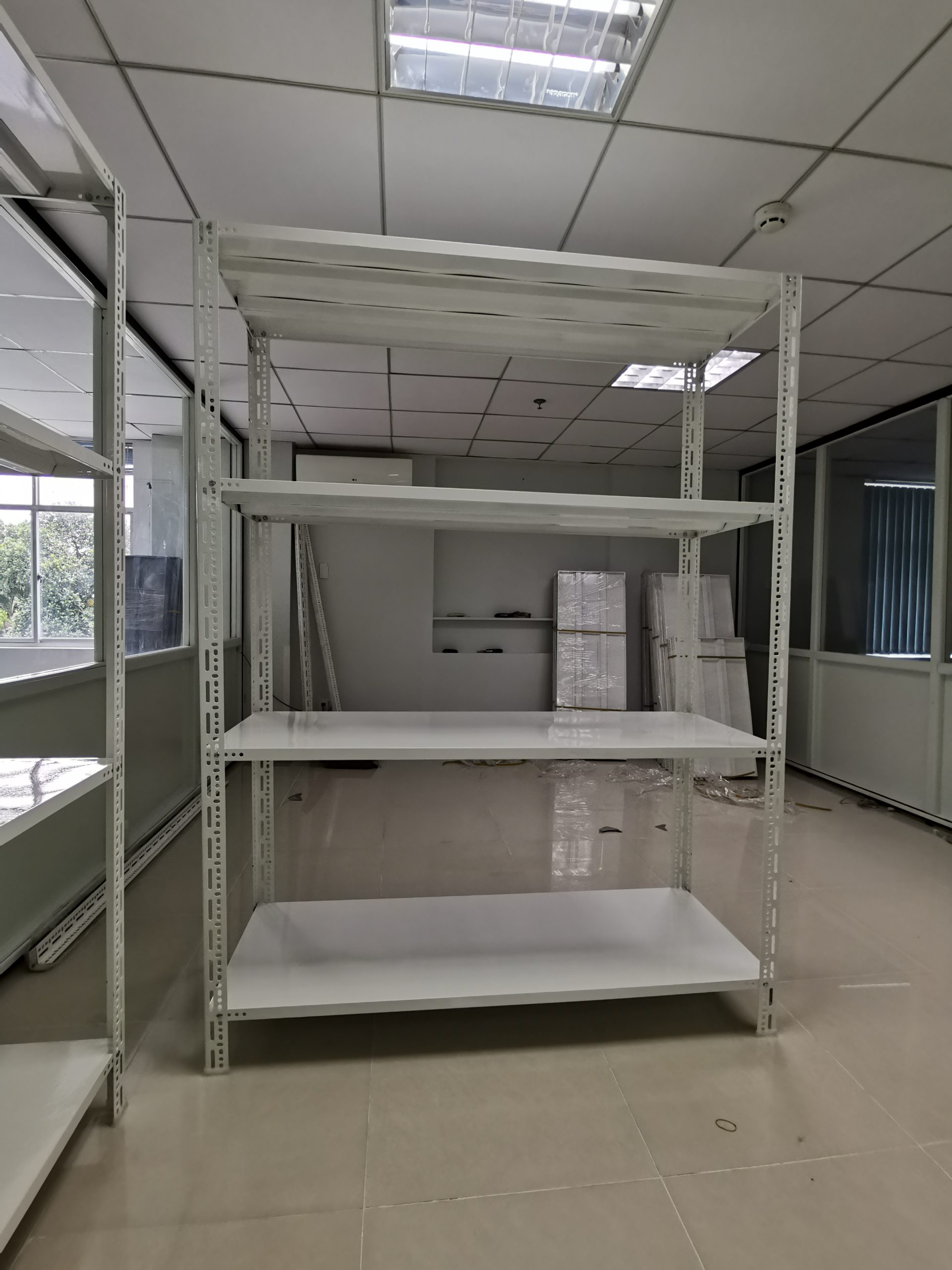 Kệ sắt V lỗ đa năng