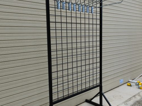 Khung lưới 1.2mx60 có chân cài móc treo phụ kiện