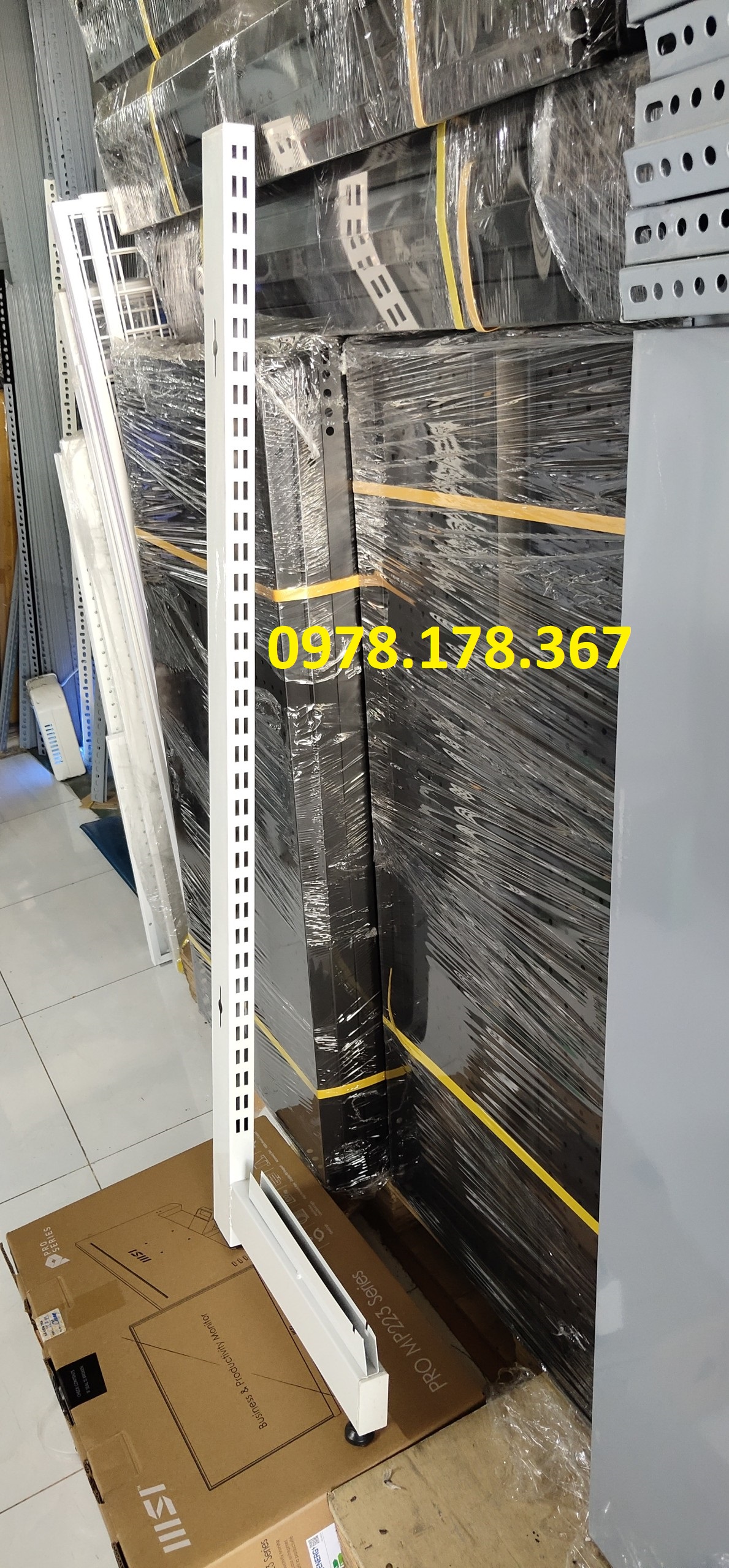 Chân trụ đơn kệ siêu thị
