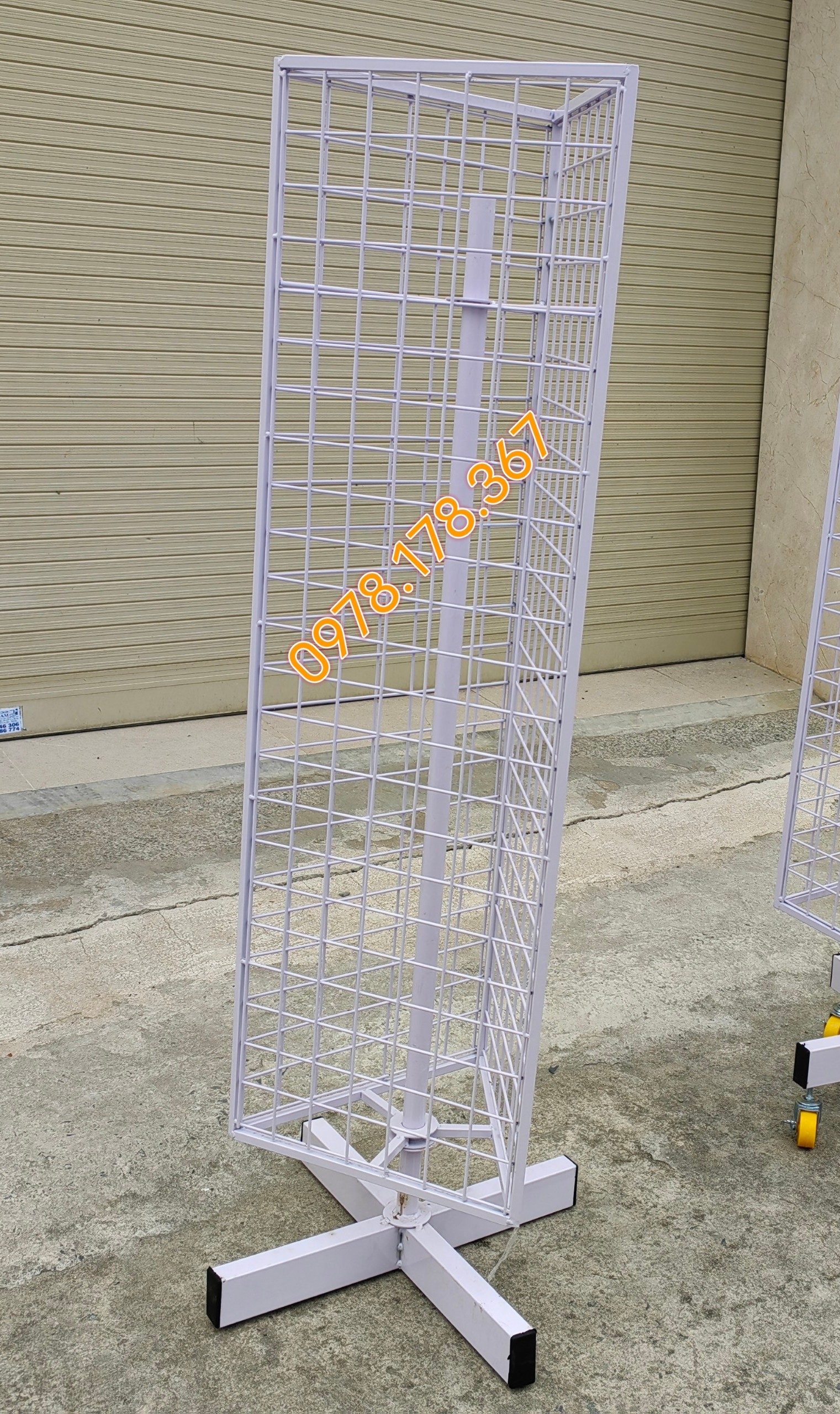 Khung xoay đa năng 3 mặt cài móc treo phụ kiện