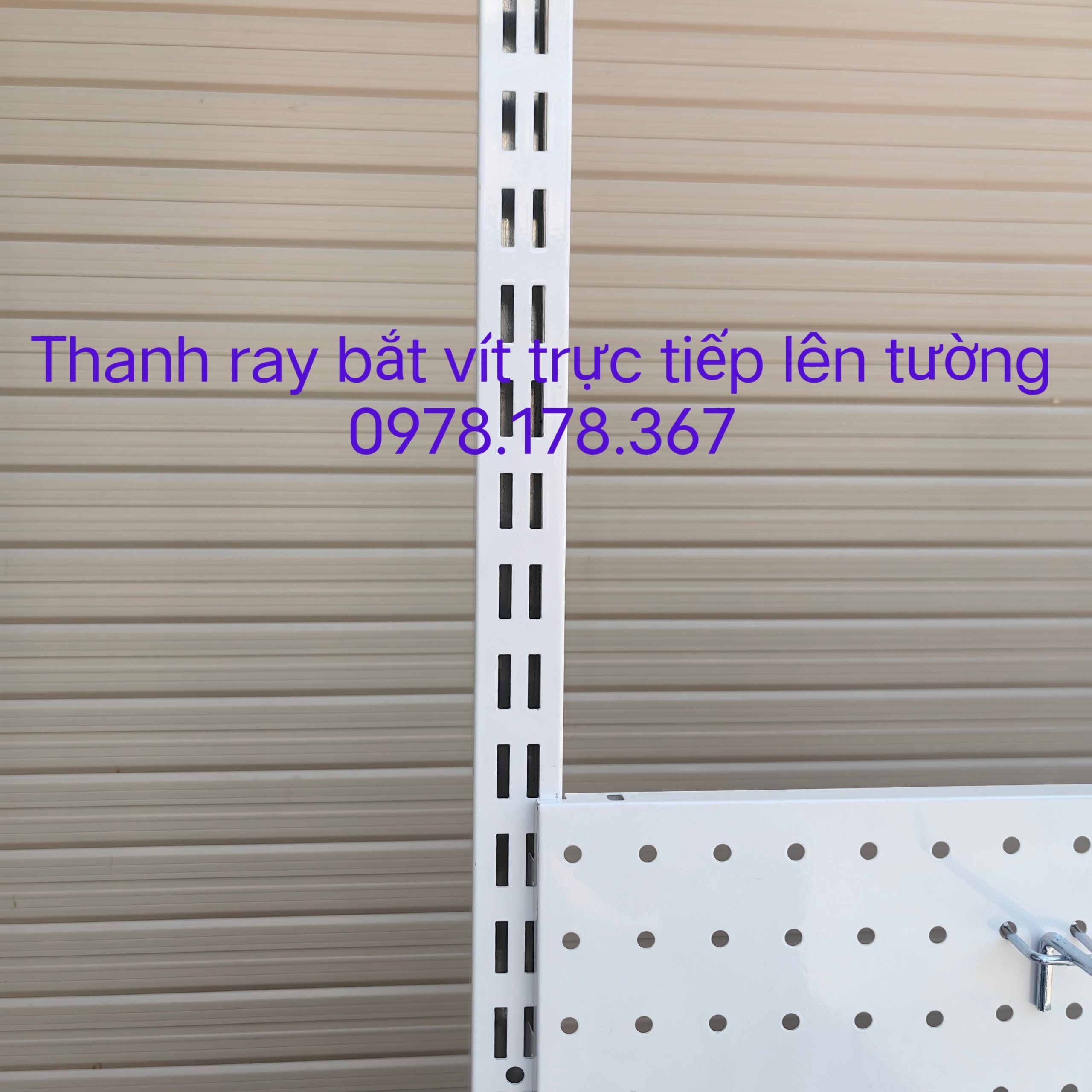 Bảng Tôn Đục Lỗ Treo Phụ Kiện Sơn Tĩnh Điện Cao Cấp