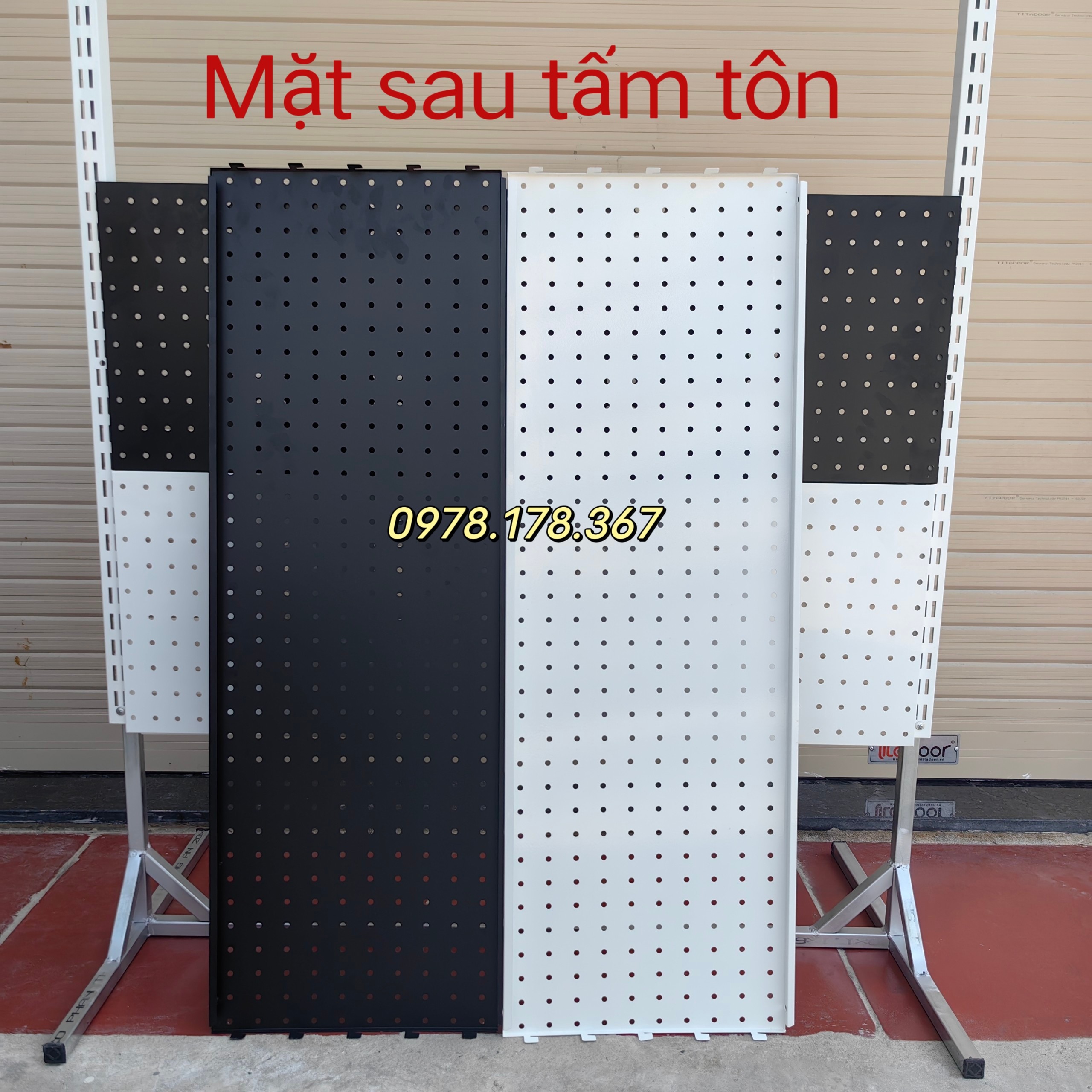 Tấm Tôn Đục Lỗ Gắn Thanh Treo Decor, Phụ Kiện Văn Phòng