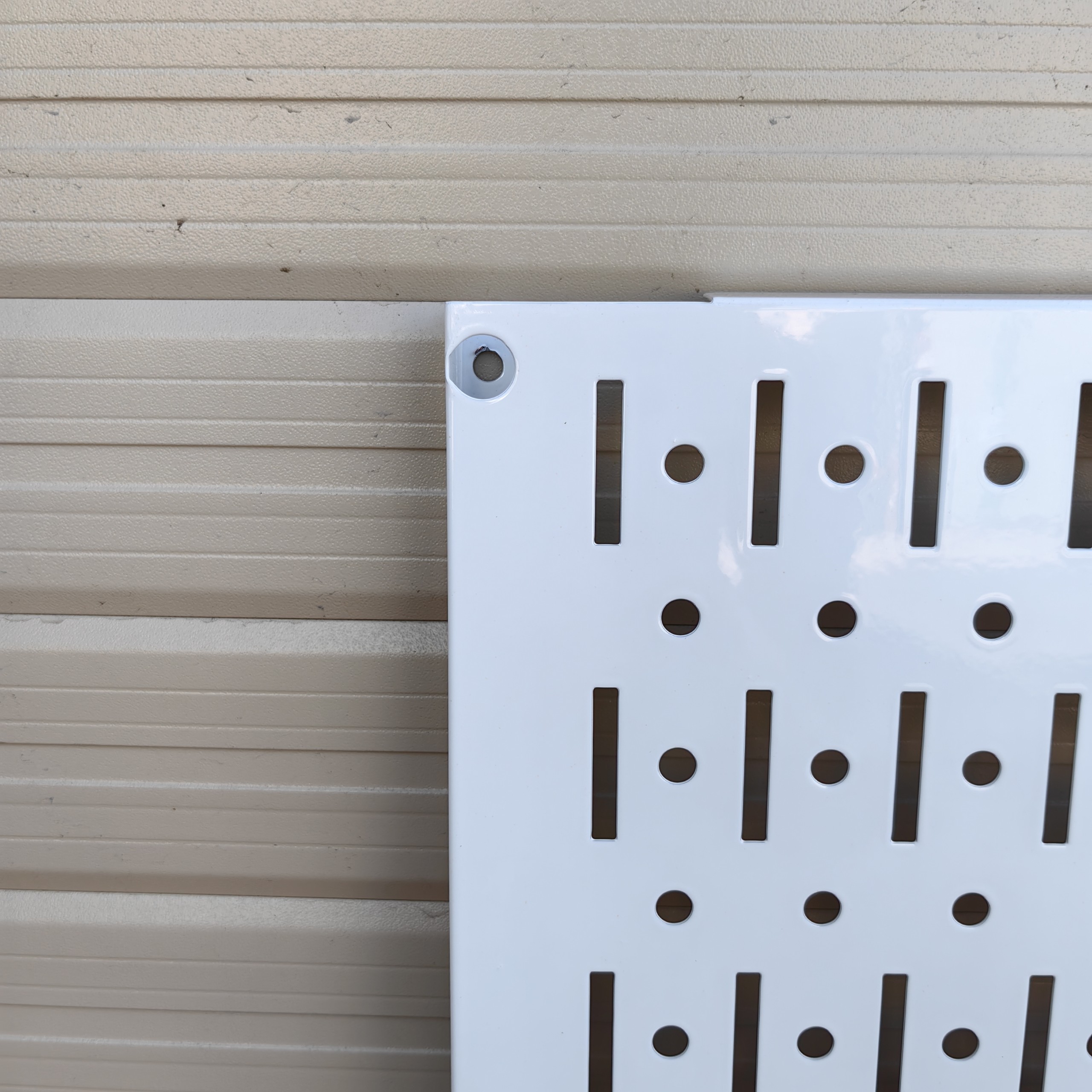 Bảng Pegboard cài móc treo phụ kiện cao cấp