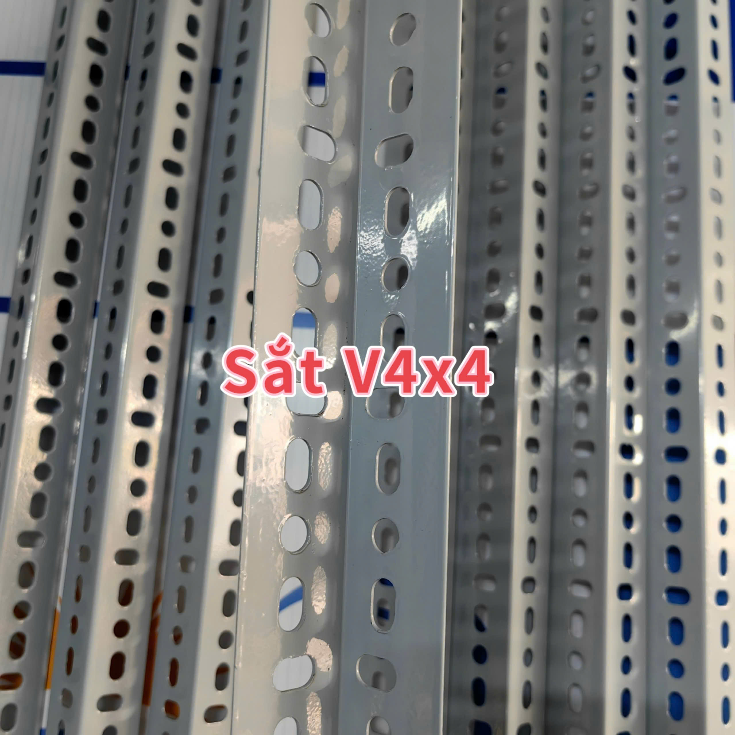 Sắt V4x4 dùng lắp ráp kệ sắt V lỗ đa năng