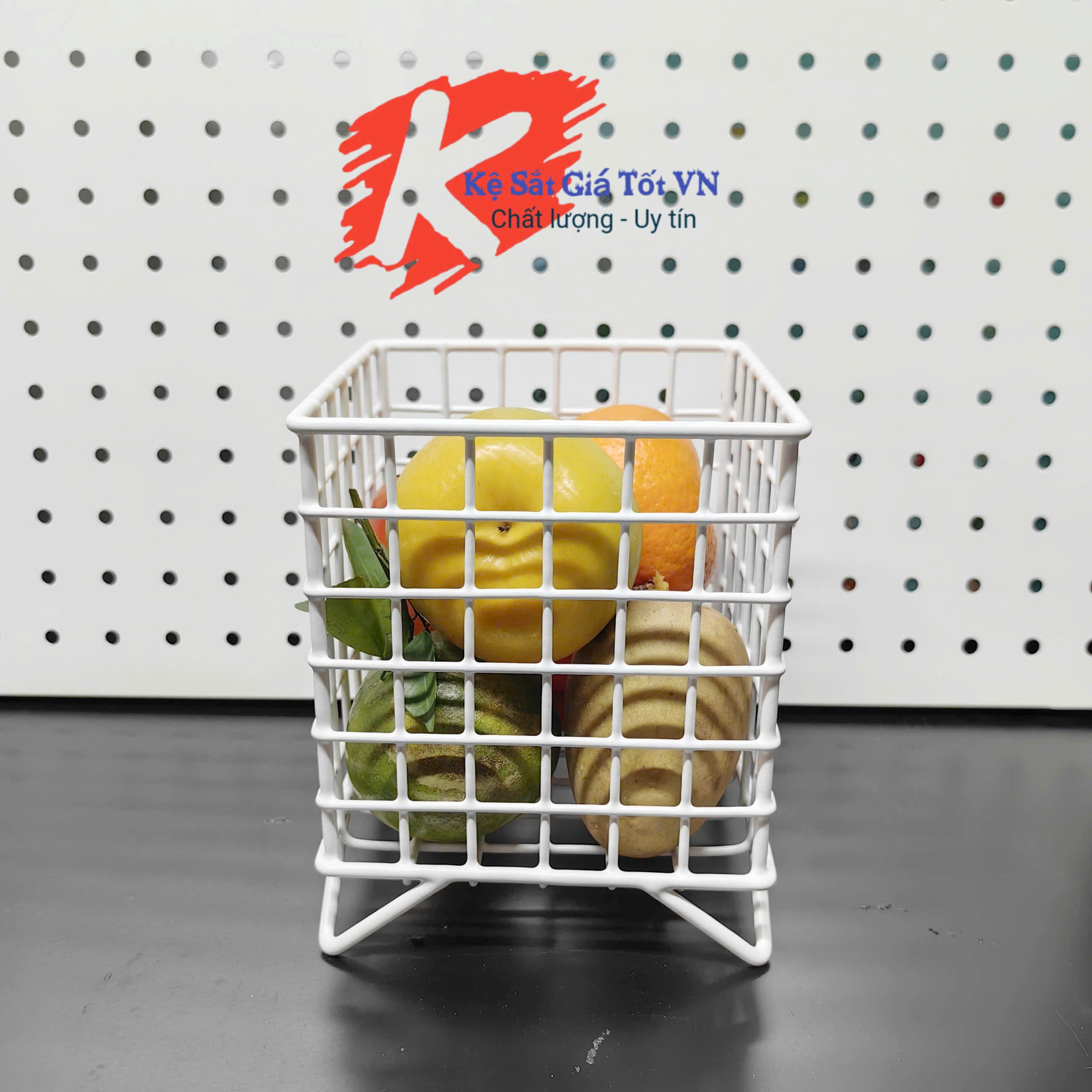 Giỏ sắt đựng mỹ phẩm phụ kiện