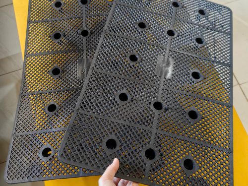 Tấm lưới lót chậu trồng rau