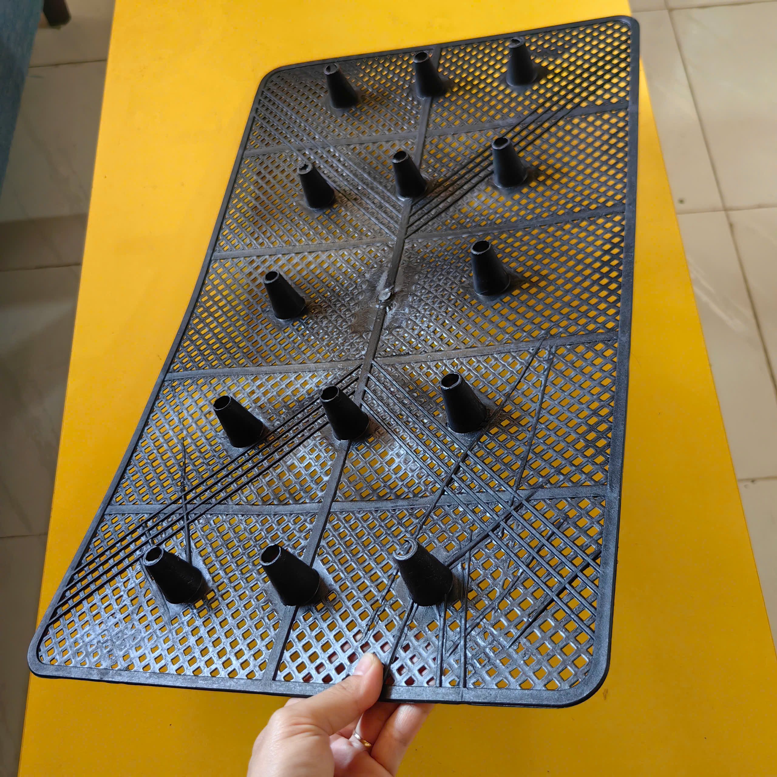 Vỉ nhựa thoát nước trồng rau dùng cho chậu 65x42x16cm