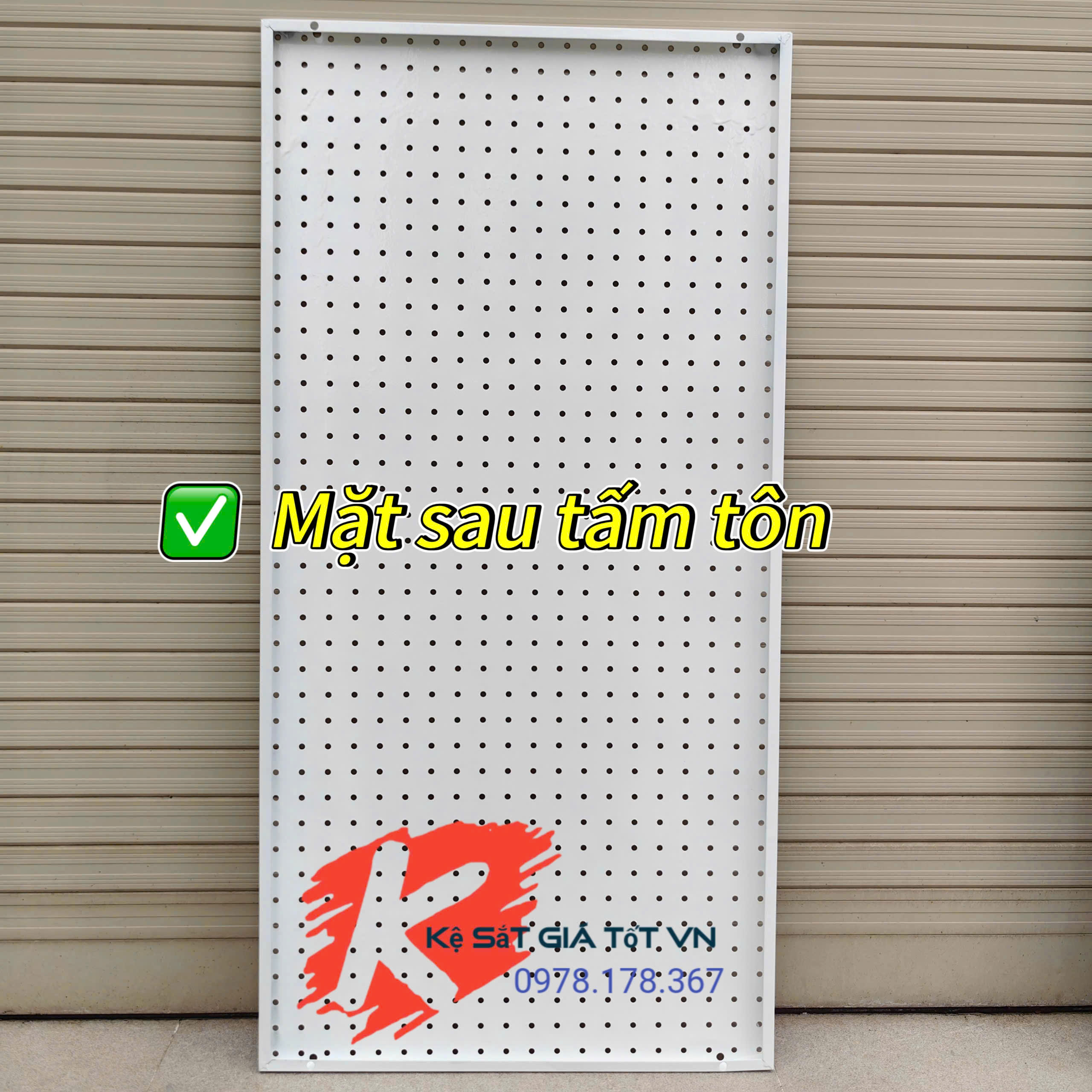 Tấm Tôn Đục Lỗ Cài Móc Treo Phụ Kiện - 1.2m x 50cm