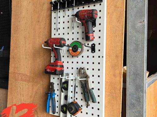 Bảng Pegboard Lỗ Vuông Treo Dụng Cụ, Phụ Kiện Decor