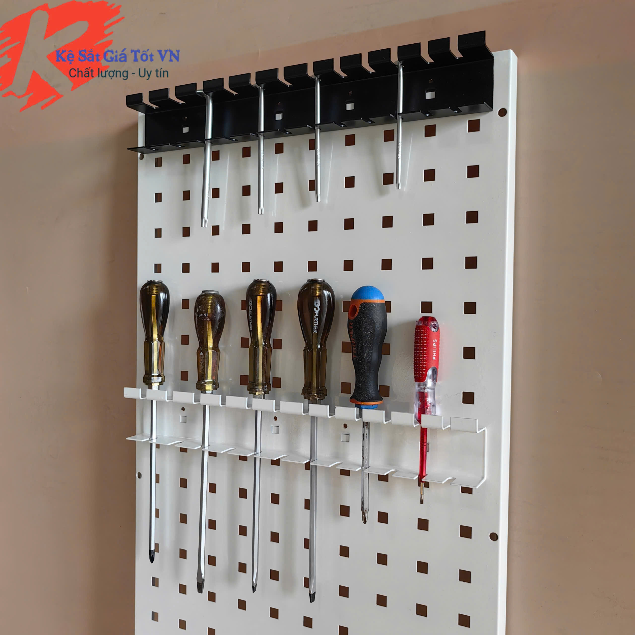 Khay treo tua vít cài bảng Pegboard lỗ Vuông