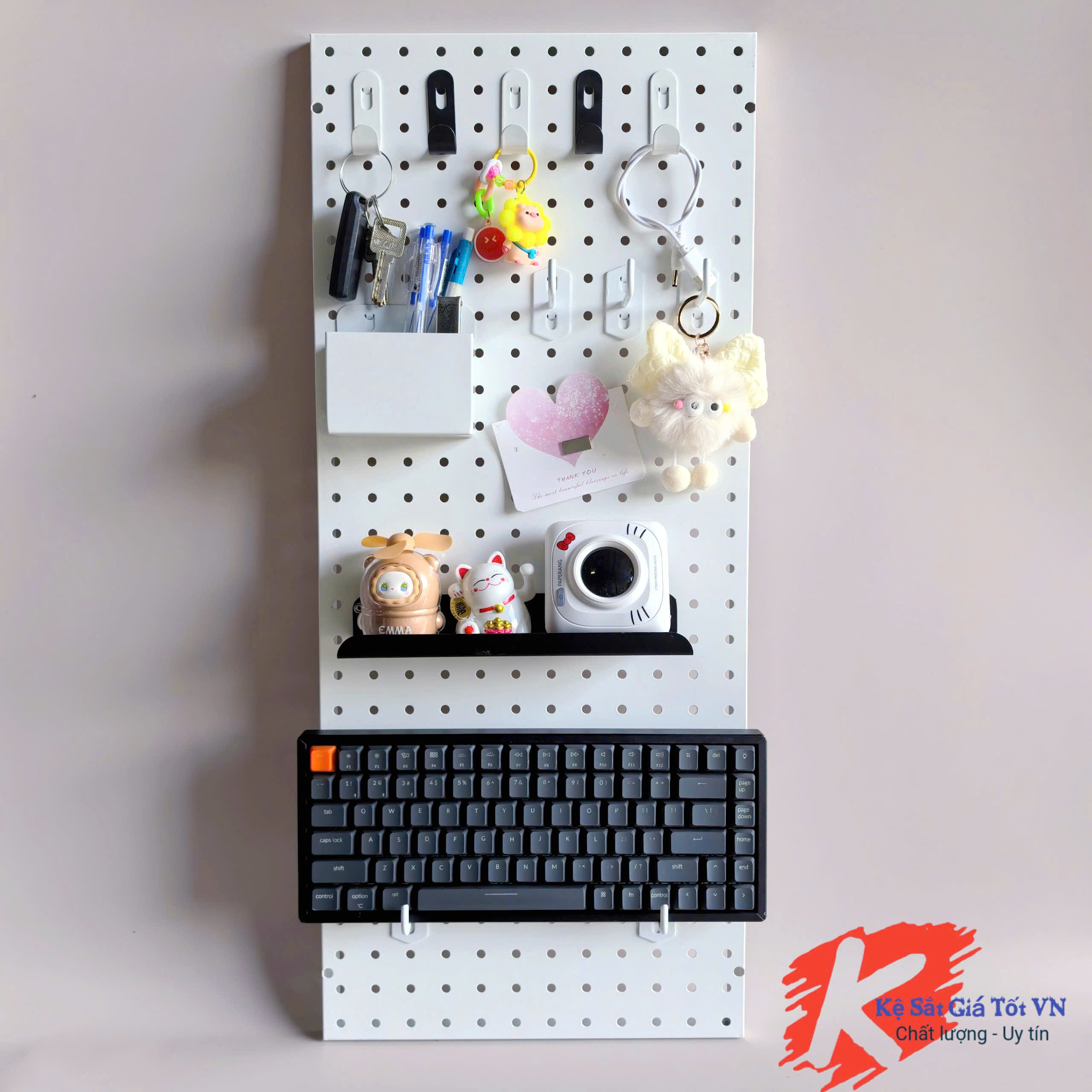 Tấm tôn đục lỗ treo phụ kiện