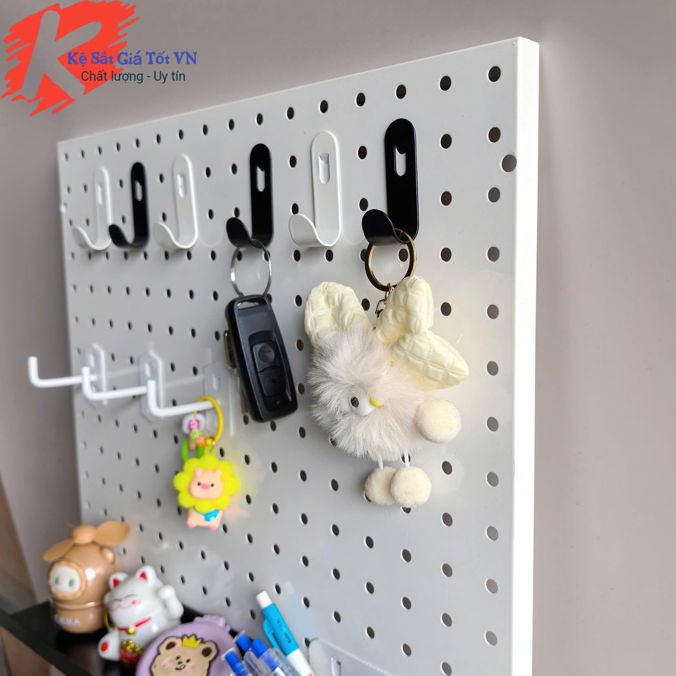 Tấm tôn đục lỗ treo đồ cơ khí