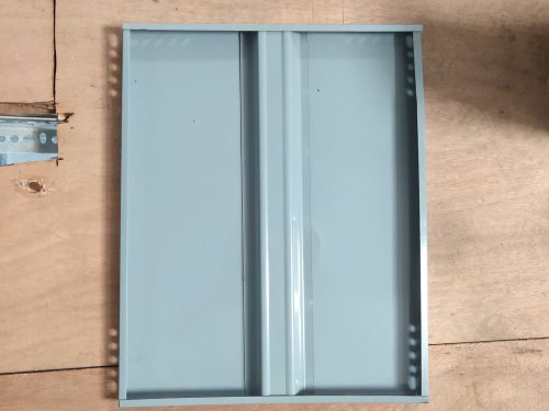 Mâm sàn màu xám lắp kệ sắt