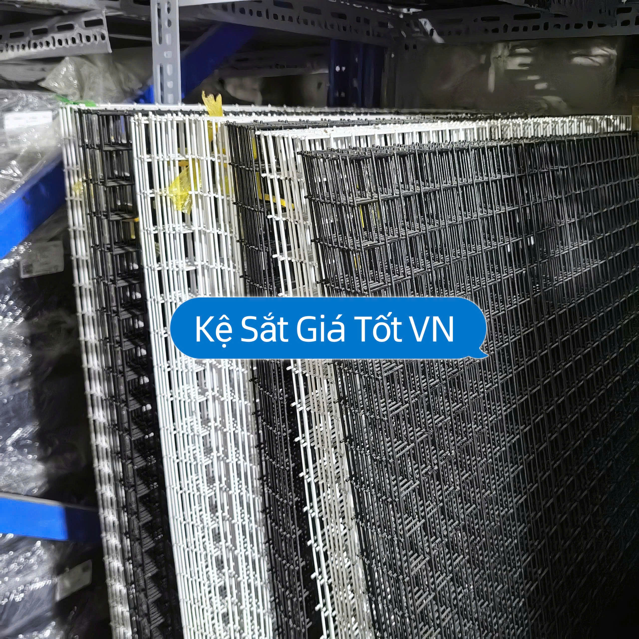 Tấm lưới sắt treo phụ kiện
