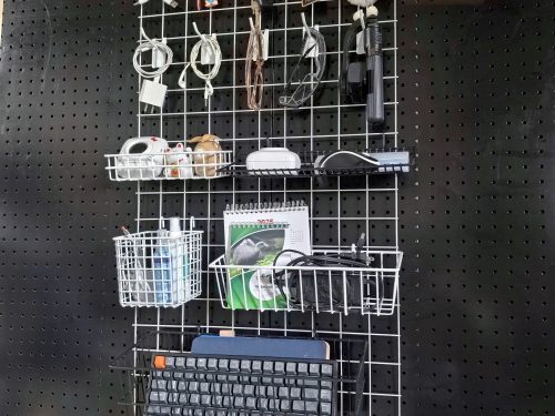 Tấm lưới sắt cài móc treo phụ kiện