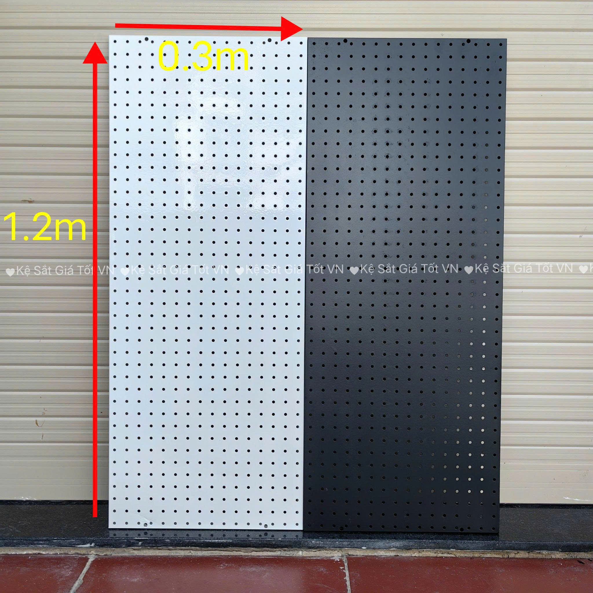 Tấm tôn đục lỗ cài móc treo phụ kiện – 1.2mx30