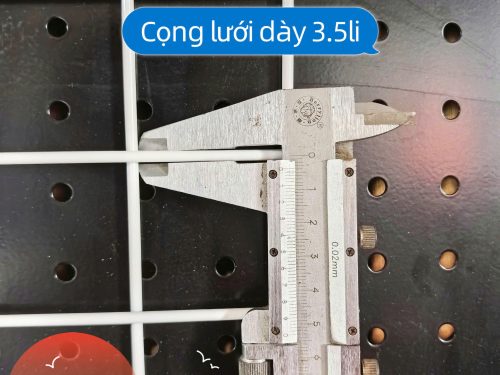 Tấm lưới sắt treo phụ kiện