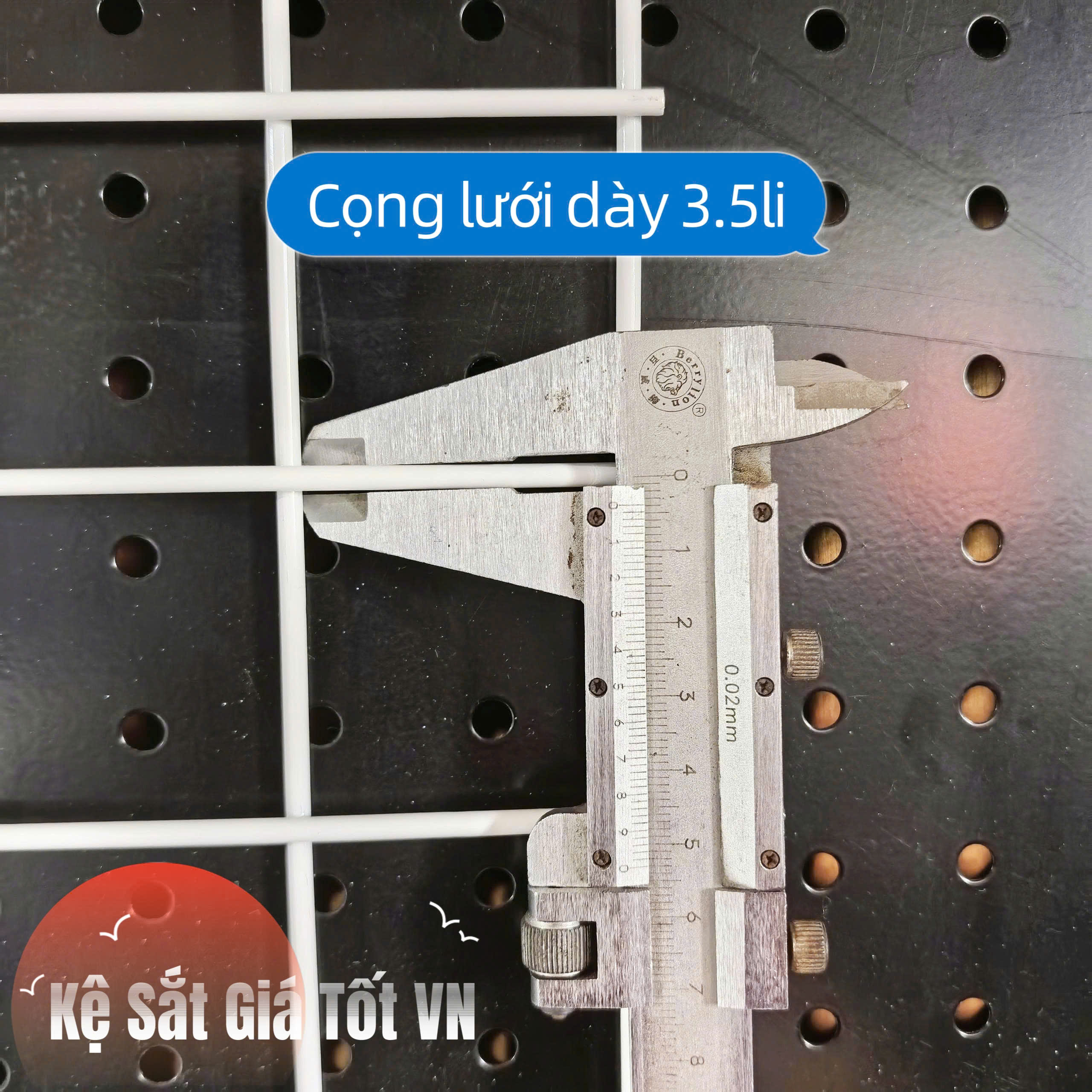 Tấm lưới sắt treo phụ kiện