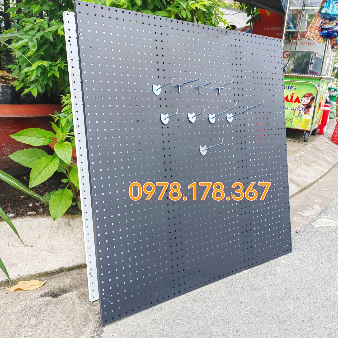 Tấm tôn đục lỗ 1mx1m dày 0.8mm