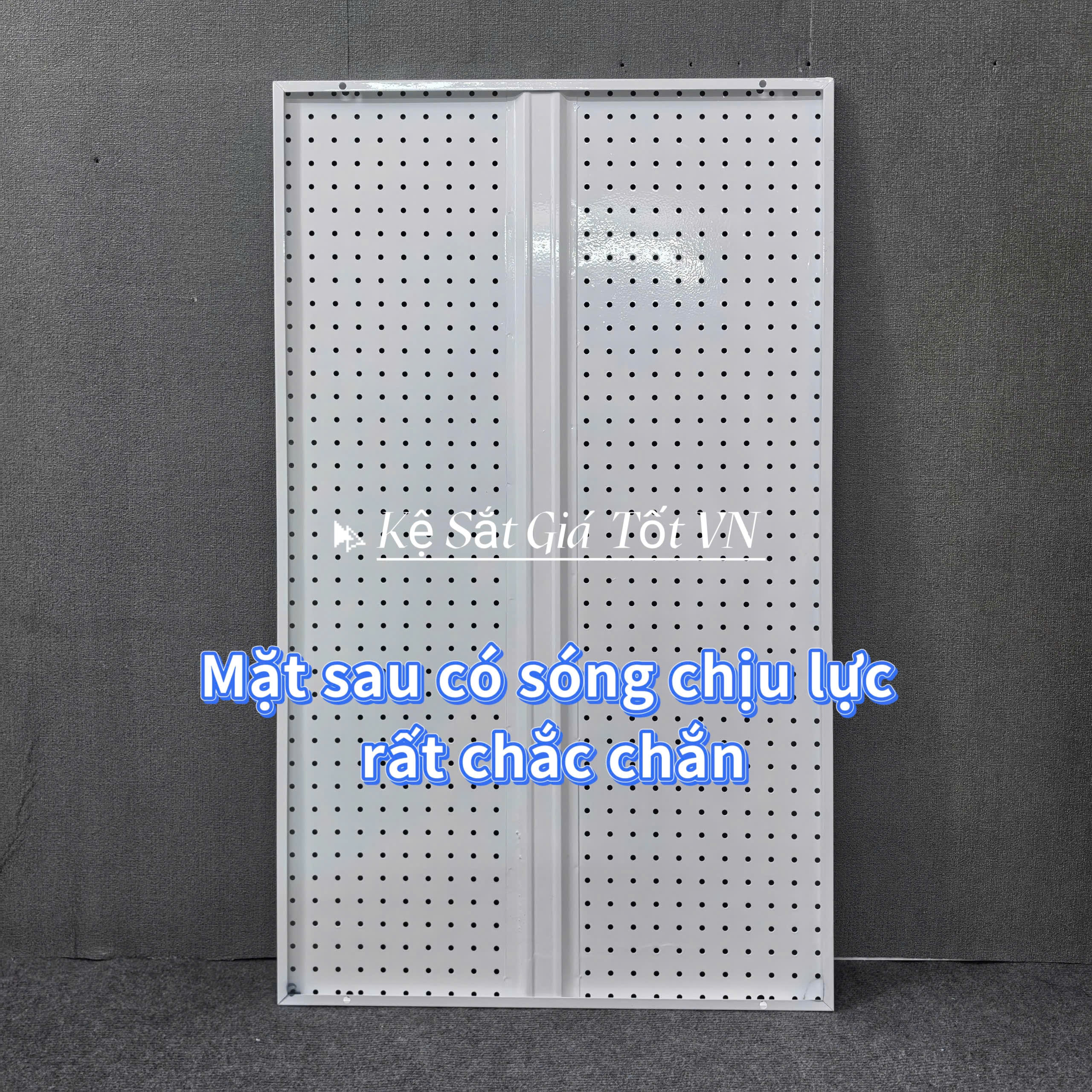 Tấm tôn đục lỗ, Bảng lỗ Pegboard cài móc treo phụ kiện