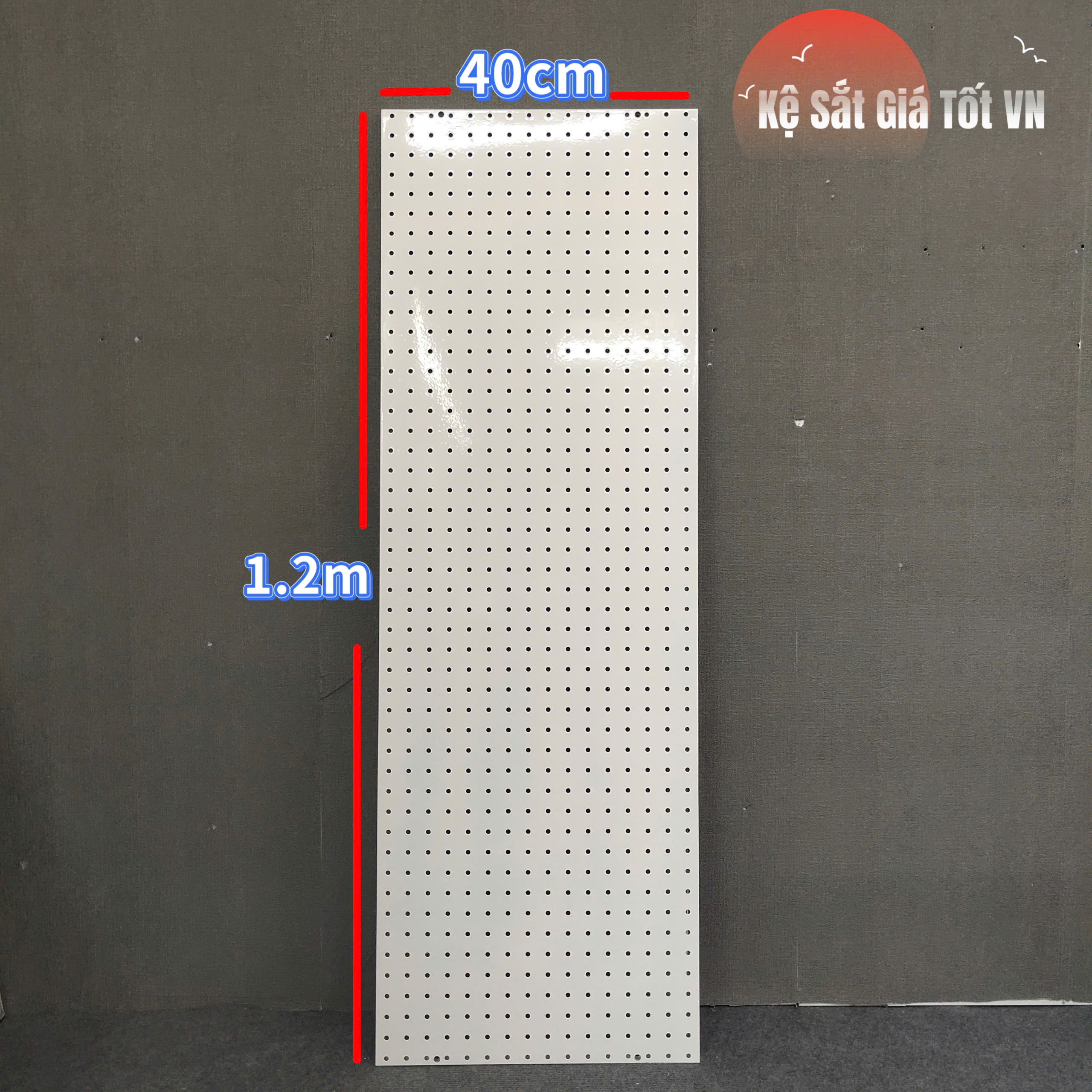 Tấm tôn đục lỗ cài móc treo phụ kiện - 1.2mx40 màu Trắng Tấm tôn đục lỗ cài móc treo phụ kiện - 1.2mx40 màu Trắng