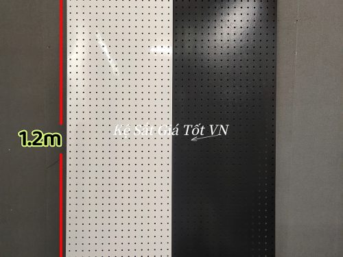 Tấm tôn đục lỗ cài móc treo phụ kiện