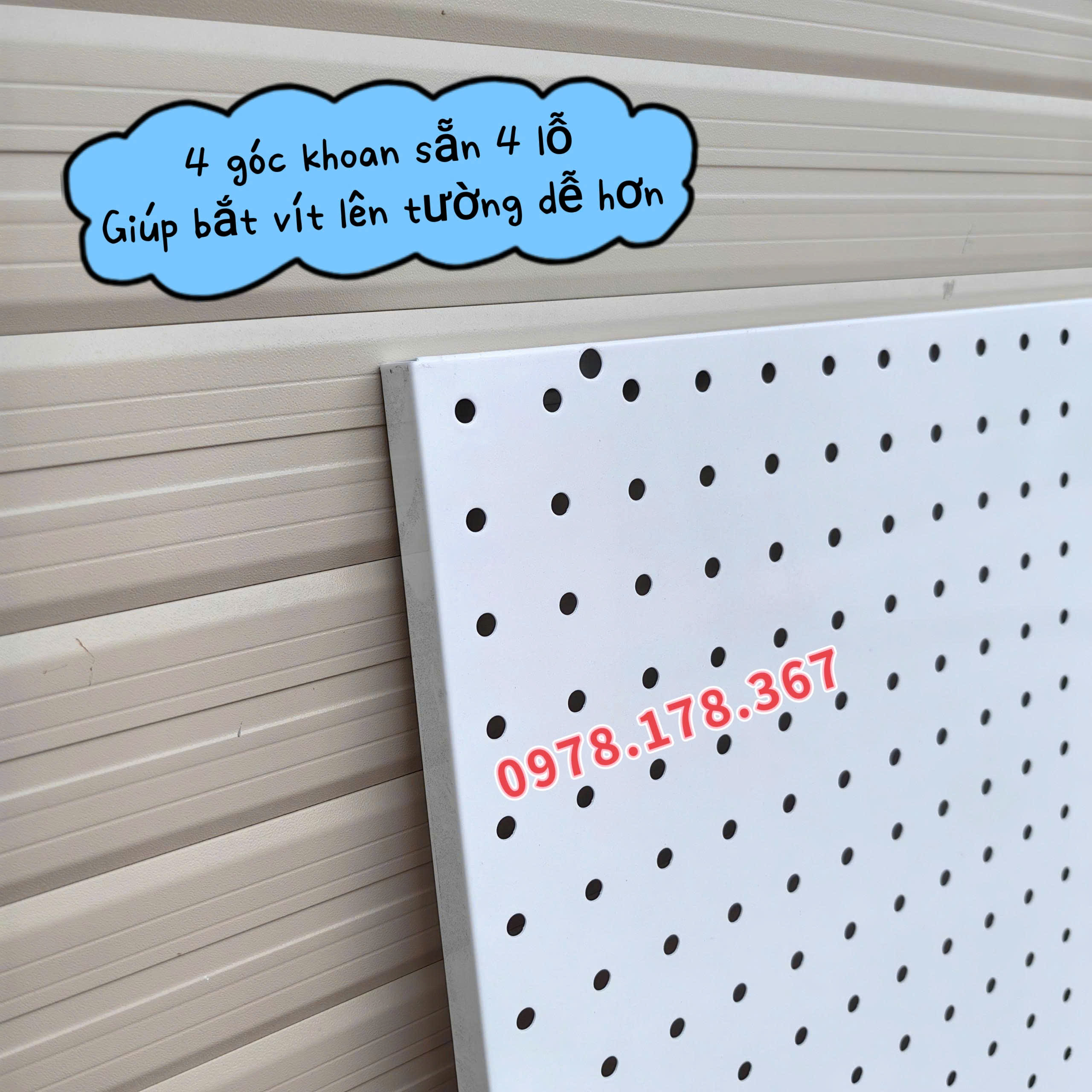 Tấm tôn đục lỗ xử lý bề mặt nhẵn bóng Bảng lỗ Pegboard cao cấp - 4 góc khoan thêm 4 lỗ bắt vít dễ dàng hơn