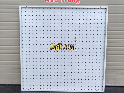 Mặt sau bảng lỗ Pegboard bo góc vuông và cuốn cạnh 1.5cm