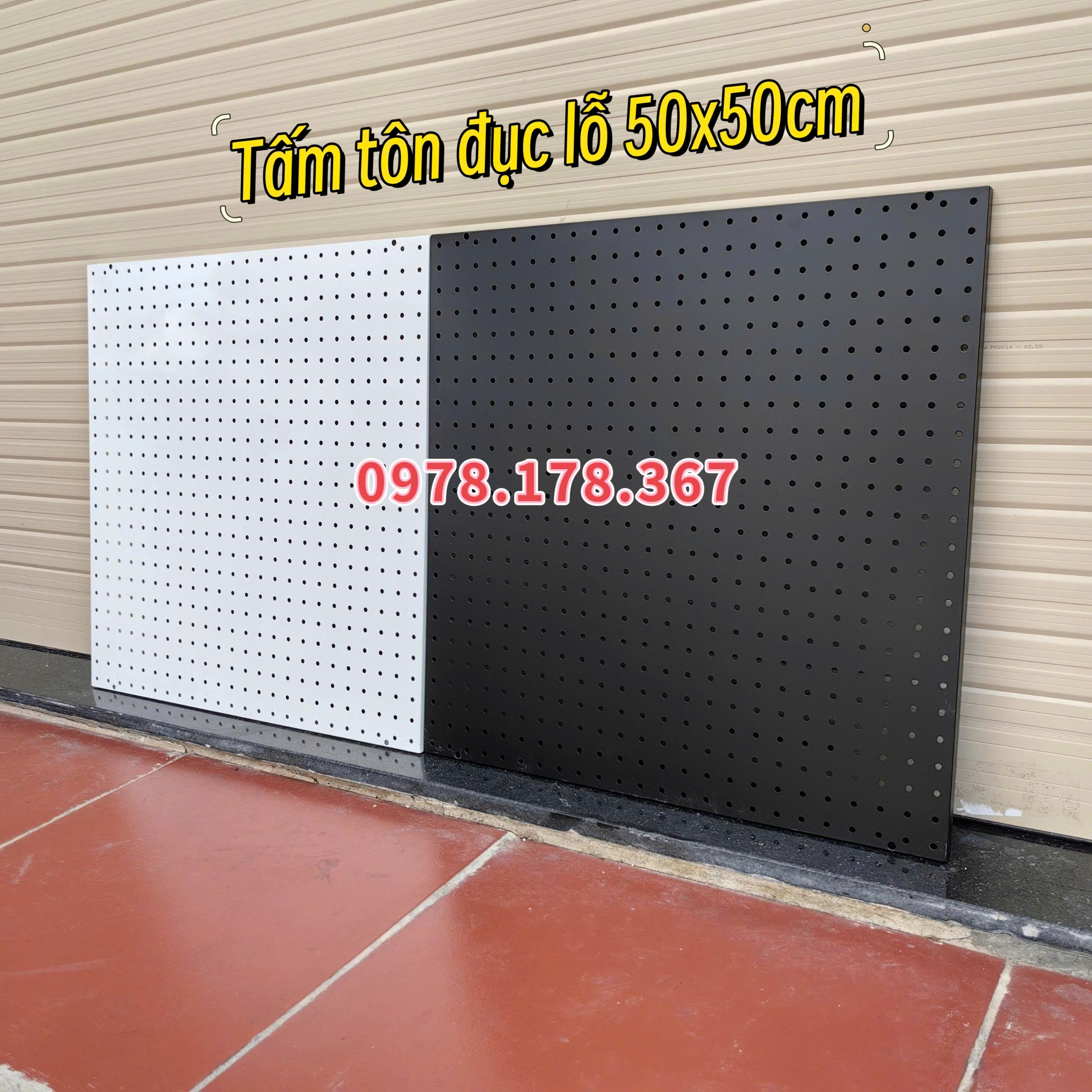 Tấm tôn đục lỗ treo phụ kiện, sơn tĩnh điện cao cấp Bảng lỗ Pegboard cao cấp cài móc treo phụ kiện