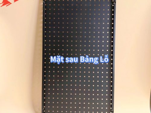 Bảng Pegboard được bo góc vuông và cuốn cạnh 1.5cm rất chắc chắn.