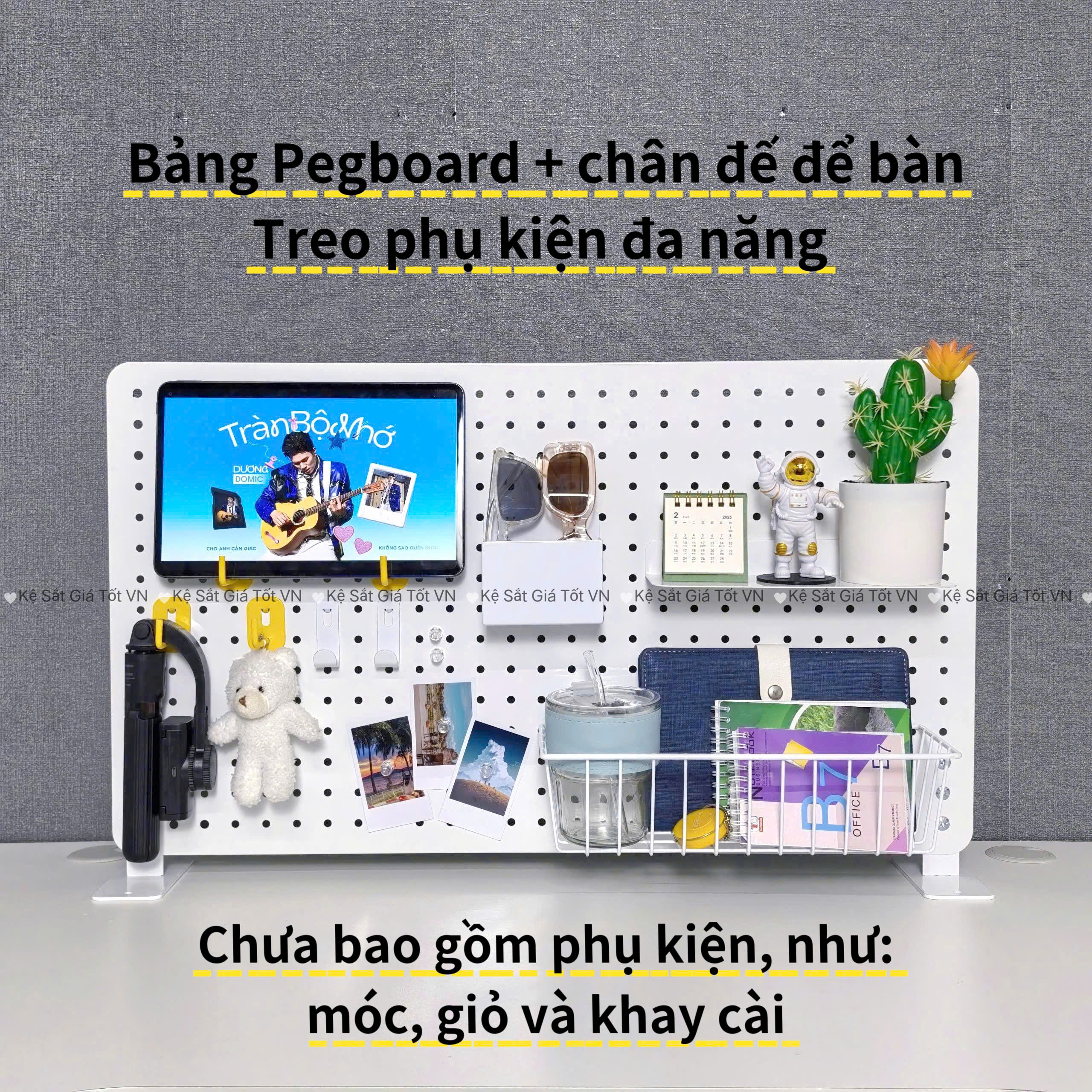 Bảng Pegboard kết hợp với chân đế để bàn treo phụ kiện