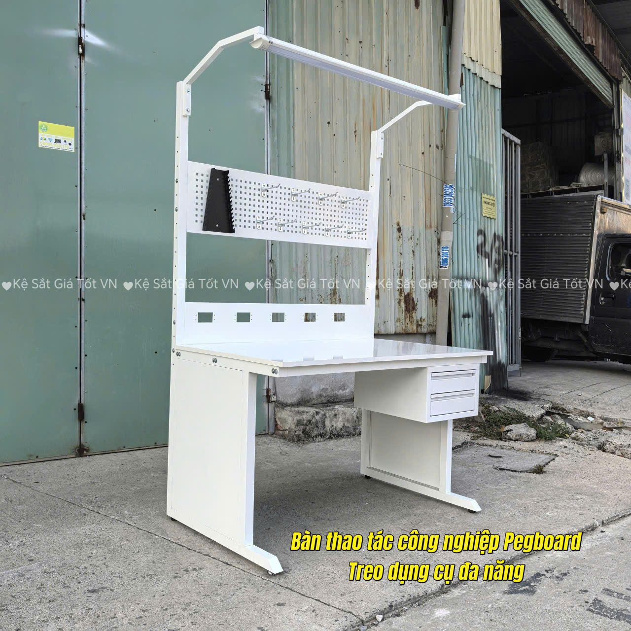 Bàn thao tác kỹ thuật công nghiệp