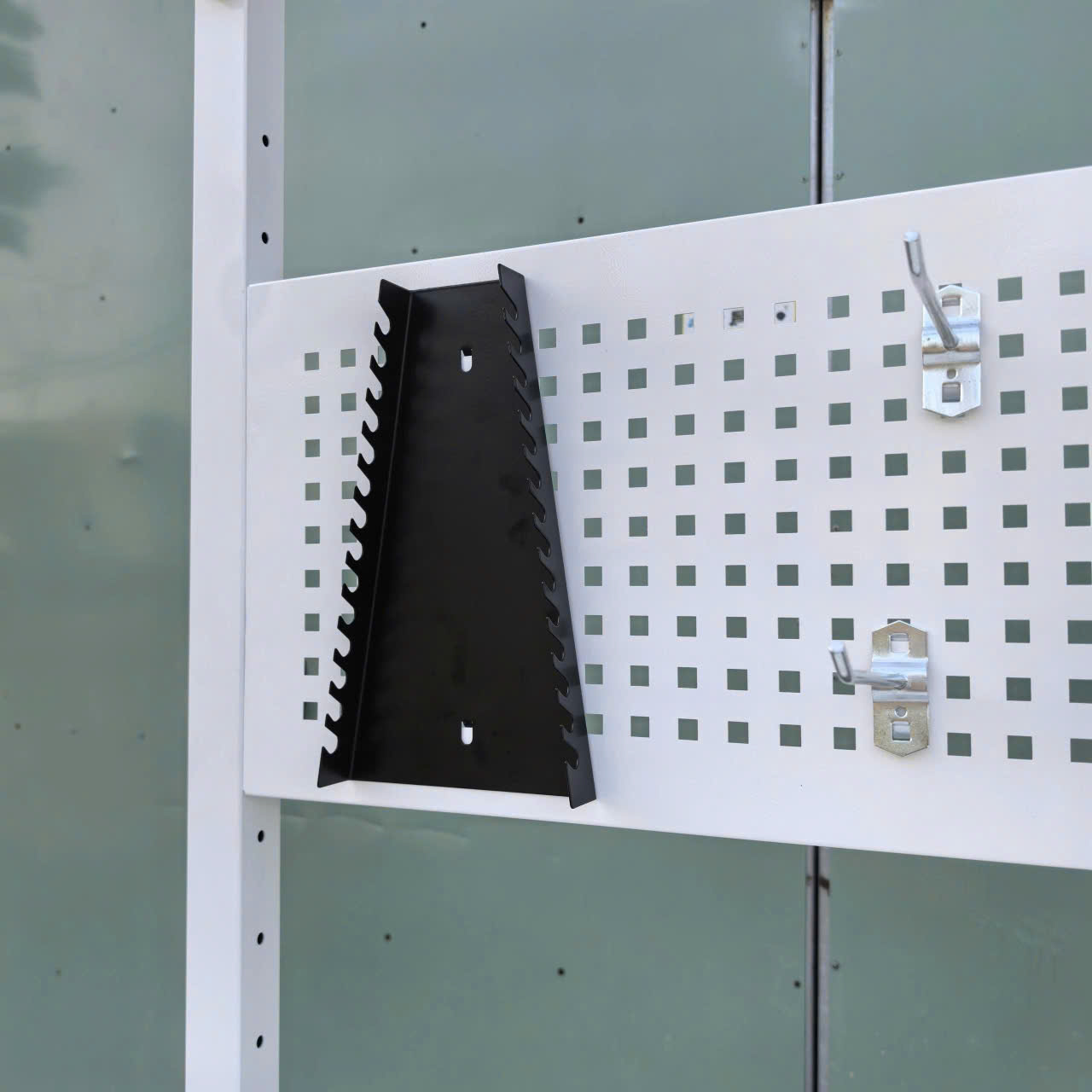 Bàn thao tác công nghiệp pegboard treo dụng cụ đa năng
