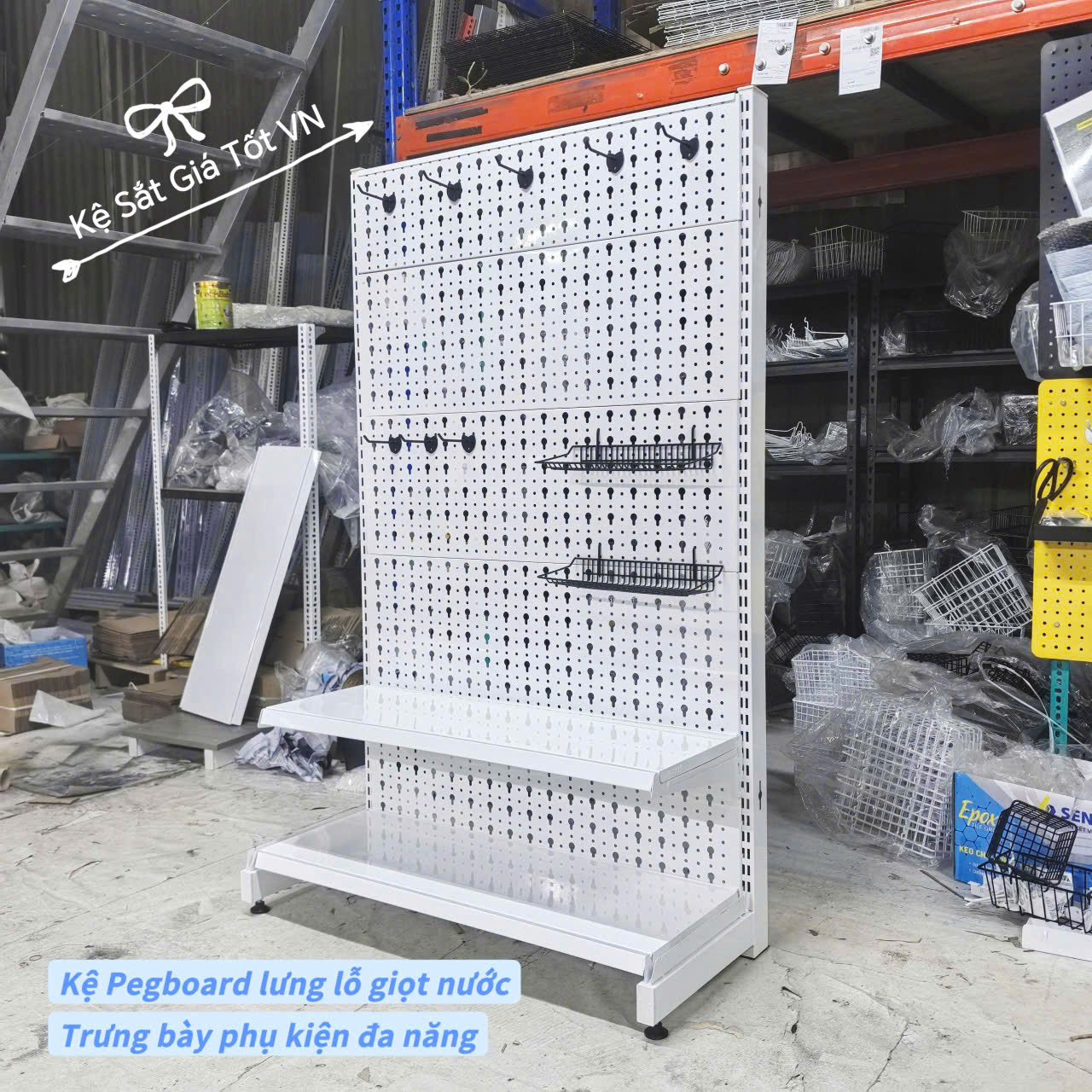 Kệ Pegboard Lưng Lỗ Giọt Nước Trưng Bày Phụ Kiện Đa Năng – D90cm x C150cm x 1 mâm đáy + 1 mâm tầng