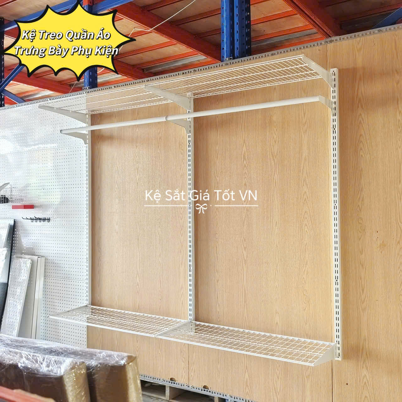 Kệ thanh ray bắt vít trực tiếp lên tường rất chắc chắn Kệ treo quần áo gắn tường phong cách hiện đại cho mọi không gian sống