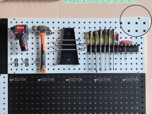 Bảng pegboard lỗ vuông cài móc treo phụ kiện đa năng