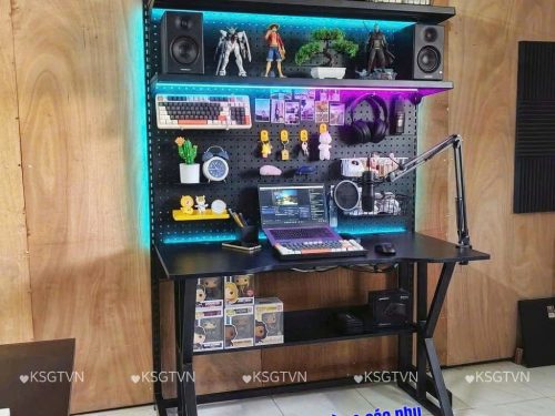 Kệ Pegboard chân đứng decor bàn làm việc thiết kế hiện đại, tiện dụng, giúp treo và sắp xếp phụ kiện gọn gàng. Phù hợp decor góc học tập, làm việc, phòng ngủ và văn phòng.