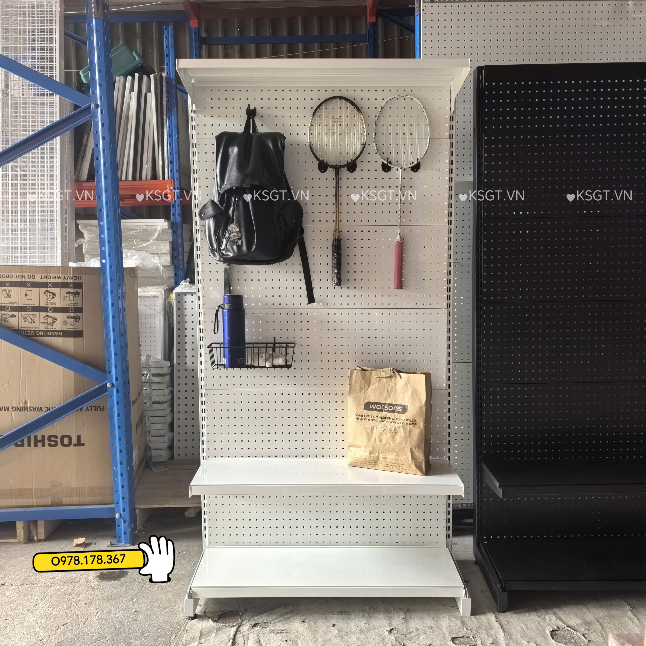 Kệ Trưng Bày Sản Phẩm Pegboard 90x180cm Chân Đứng