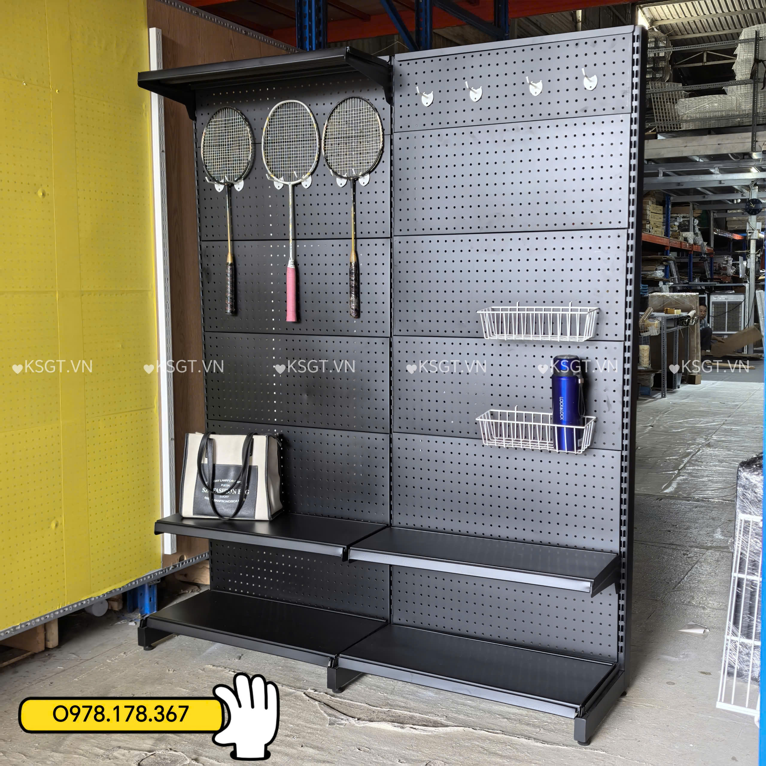 Kệ Pegboard Chân Đứng Decor Shop Trưng Bày Hàng Hóa Đa Năng